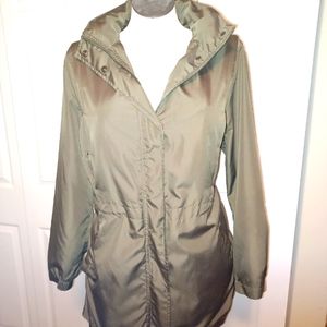 Water resistant light jacket